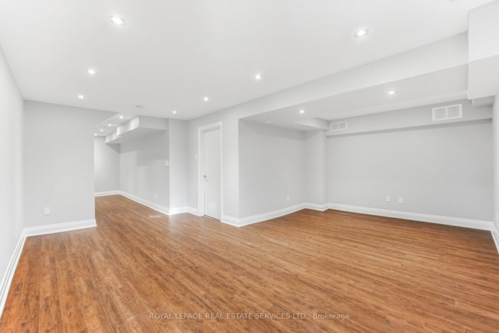 Photo 43 at 43 - 725 Vermouth Avenue, Mississauga Valleys, Mississauga