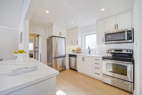 Photo 11 at 307 Glebemount Avenue, East York, Toronto