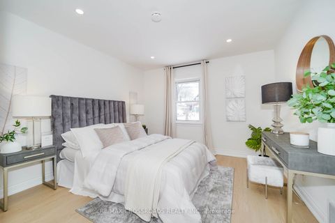 Photo 31 at 307 Glebemount Avenue, East York, Toronto