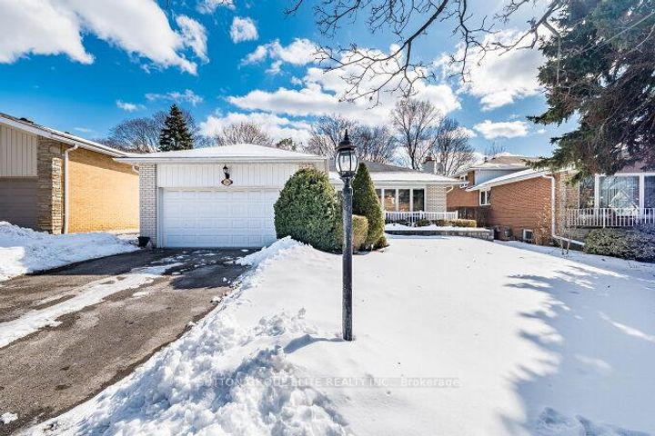 Photo 1 at 1290 Winding Trail N, Applewood, Mississauga