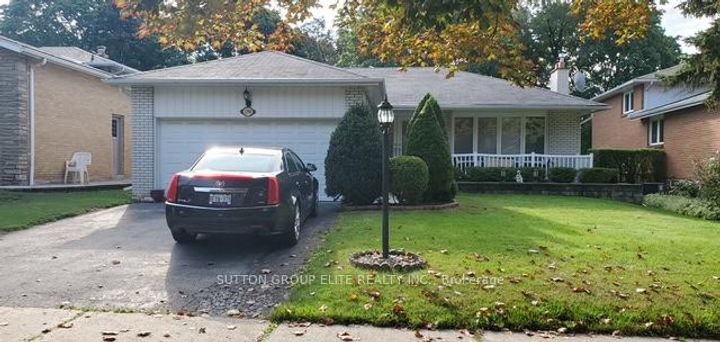 Photo 2 at 1290 Winding Trail N, Applewood, Mississauga