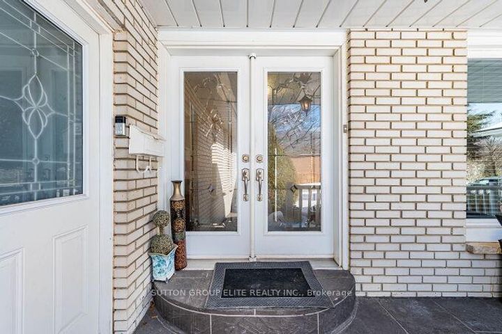 Photo 3 at 1290 Winding Trail N, Applewood, Mississauga