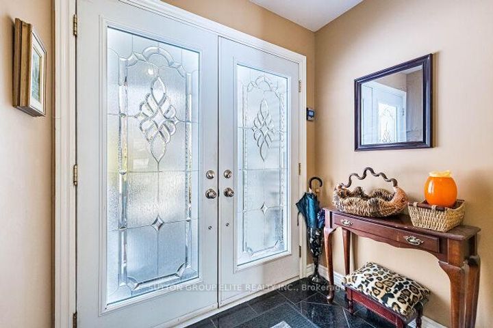 Photo 5 at 1290 Winding Trail N, Applewood, Mississauga