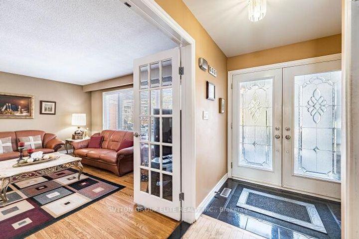 Photo 6 at 1290 Winding Trail N, Applewood, Mississauga