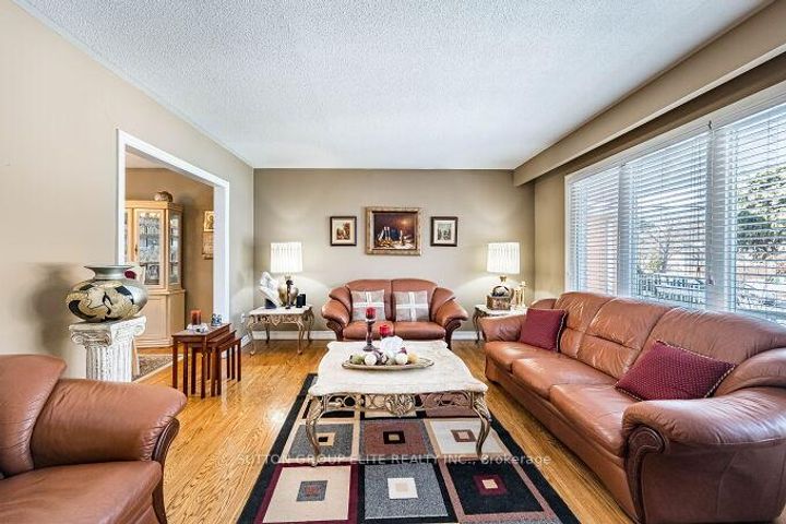 Photo 7 at 1290 Winding Trail N, Applewood, Mississauga