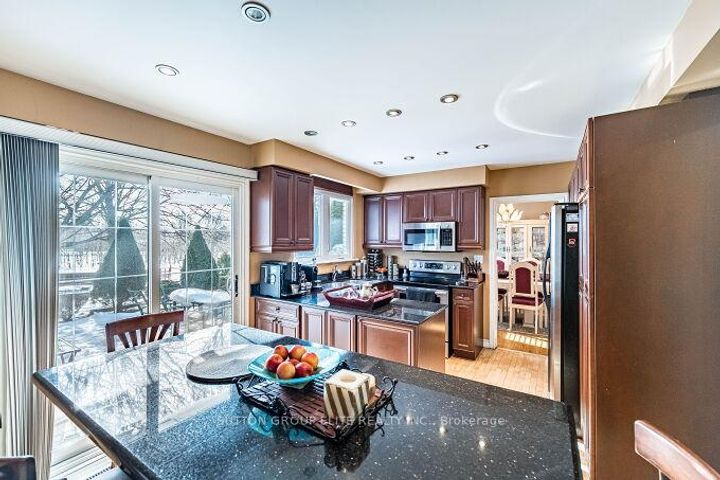 Photo 11 at 1290 Winding Trail N, Applewood, Mississauga