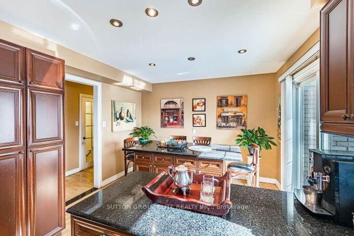 Photo 13 at 1290 Winding Trail N, Applewood, Mississauga