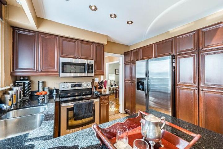 Photo 15 at 1290 Winding Trail N, Applewood, Mississauga