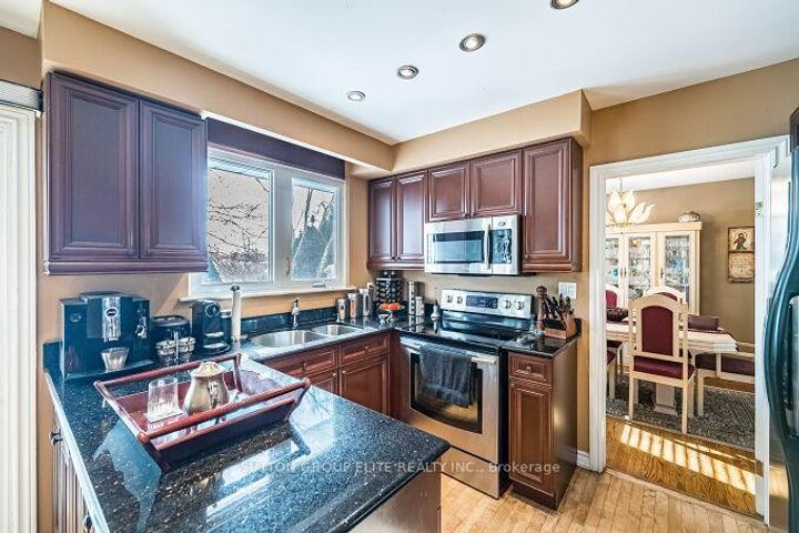 Photo 16 at 1290 Winding Trail N, Applewood, Mississauga