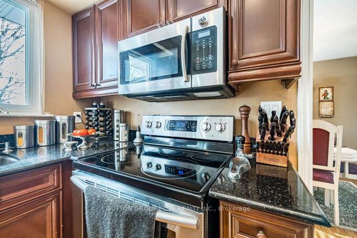 Photo 18 at 1290 Winding Trail N, Applewood, Mississauga