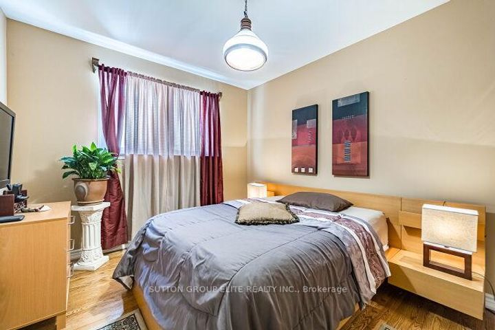 Photo 23 at 1290 Winding Trail N, Applewood, Mississauga