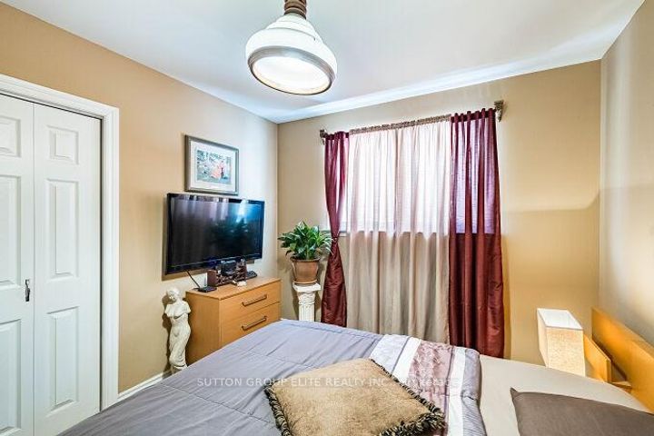 Photo 24 at 1290 Winding Trail N, Applewood, Mississauga