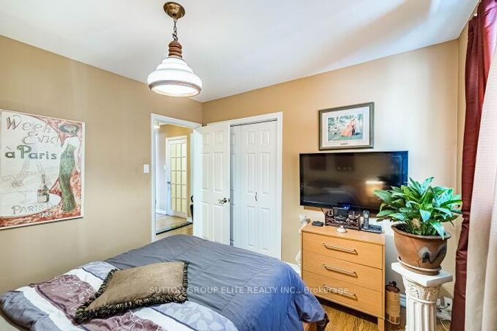 Photo 25 at 1290 Winding Trail N, Applewood, Mississauga