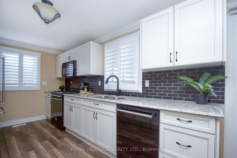 Photo 7 at 11 Heritage Lane, Newcastle, Clarington