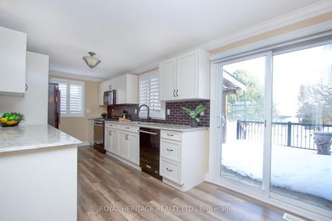 Photo 8 at 11 Heritage Lane, Newcastle, Clarington