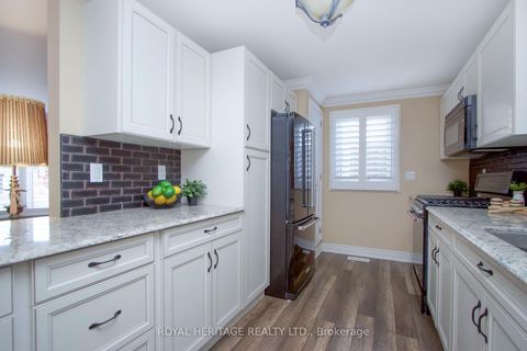 Photo 9 at 11 Heritage Lane, Newcastle, Clarington