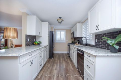 Photo 10 at 11 Heritage Lane, Newcastle, Clarington