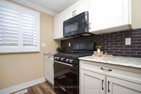 Photo 13 at 11 Heritage Lane, Newcastle, Clarington