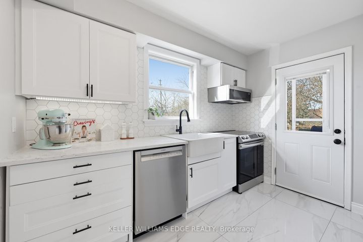 Photo 6 at 4527 Bennett Road, Shoreacres, Burlington