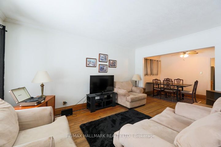 Photo 2 at 21 Phenix Drive, Cliffside, Toronto