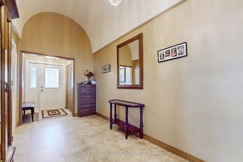 Photo 11 at 42 Banner Lane, King City, King