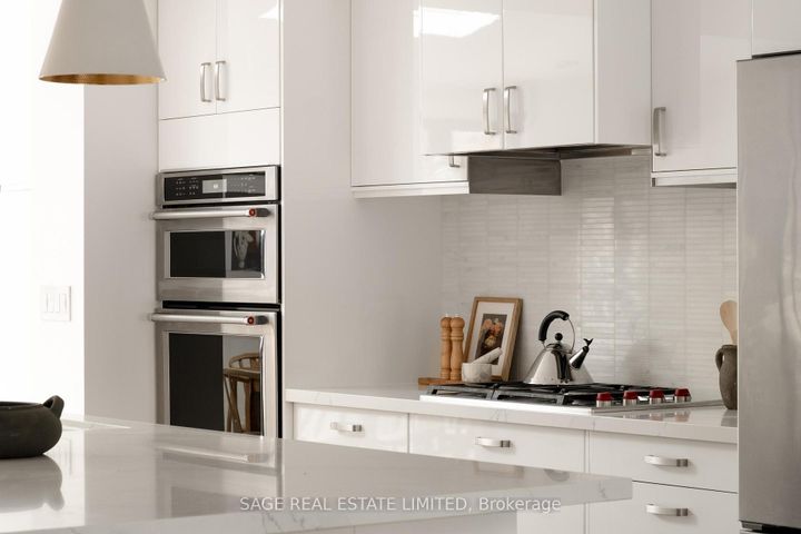 Photo 8 at 20 Verbena Avenue, Swansea, Toronto