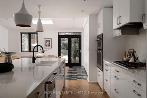 Photo 10 at 20 Verbena Avenue, Swansea, Toronto