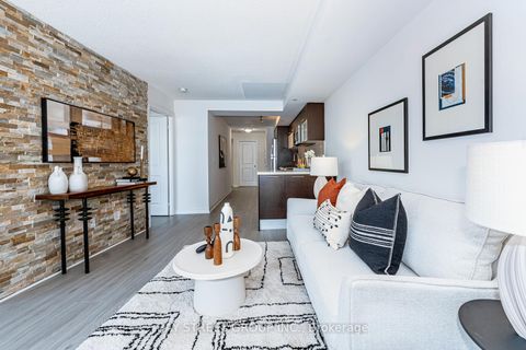 Photo 10 at 2201 - 386 Yonge Street, Bay Street Corridor, Toronto