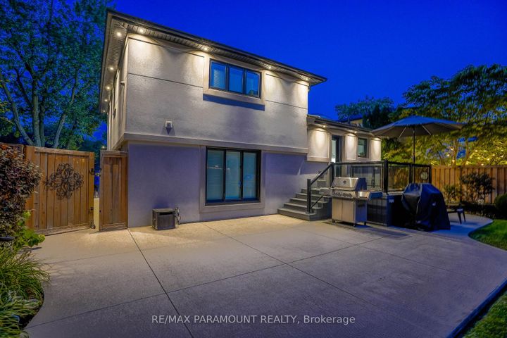 Photo 4 at 10 Farmington Drive, Brampton East, Brampton