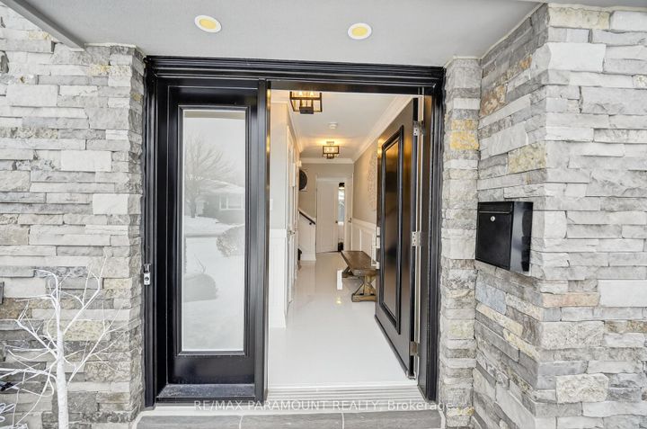 Photo 6 at 10 Farmington Drive, Brampton East, Brampton