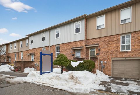 Photo 2 at 86 - 201 Alexmuir Boulevard, Agincourt North, Toronto