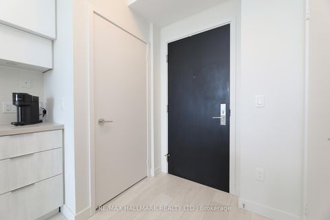 Photo 3 at 5009 - 8 Eglinton Avenue E, Mount Pleasant West, Toronto