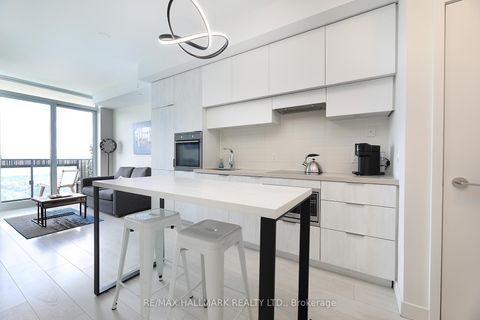 Photo 8 at 5009 - 8 Eglinton Avenue E, Mount Pleasant West, Toronto