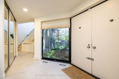 Photo 4 at 10 Penwood Crescent, Don Mills, Toronto