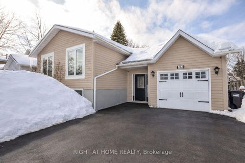 Photo 2 at 261 Crawford Street, Ardagh, Barrie