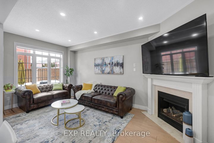 Photo 5 at 565 Foxcroft Boulevard, Wyndham, Newmarket