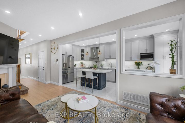 Photo 7 at 565 Foxcroft Boulevard, Wyndham, Newmarket