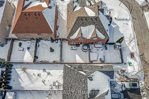 Photo 31 at 565 Foxcroft Boulevard, Wyndham, Newmarket