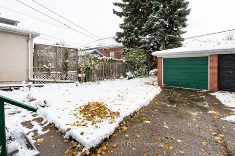Photo 24 at 59 Ostend Avenue, Swansea, Toronto