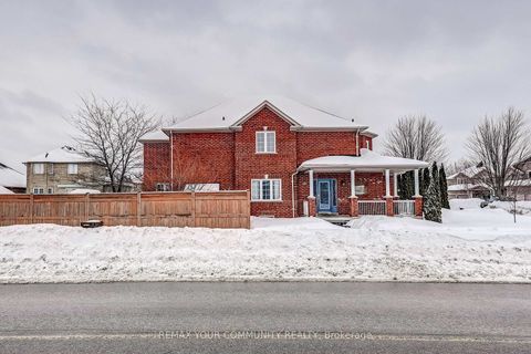 Photo 3 at 2 Laurelbank Crescent, Keswick North, Georgina