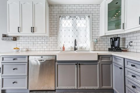 Photo 22 at 2 Laurelbank Crescent, Keswick North, Georgina