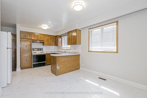 Photo 9 at 107 Hazelnut Crescent, Pleasant View, Toronto