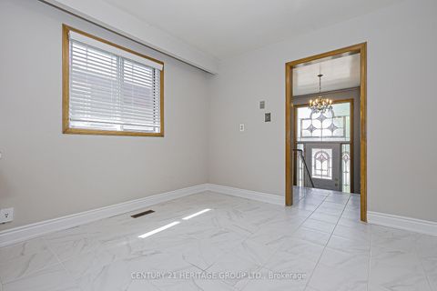 Photo 11 at 107 Hazelnut Crescent, Pleasant View, Toronto