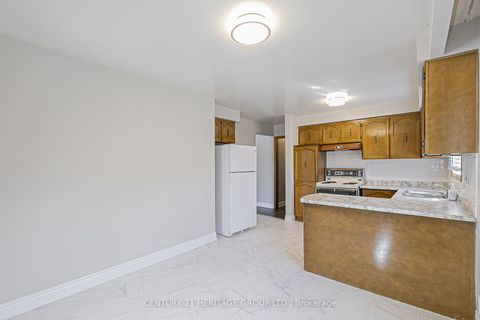 Photo 12 at 107 Hazelnut Crescent, Pleasant View, Toronto