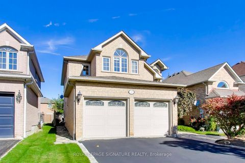 Photo 2 at 127 Mountcharles Crescent, Maple, Vaughan