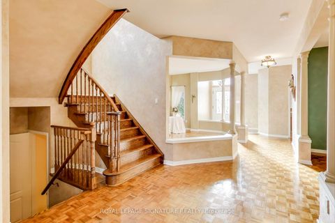 Photo 4 at 127 Mountcharles Crescent, Maple, Vaughan