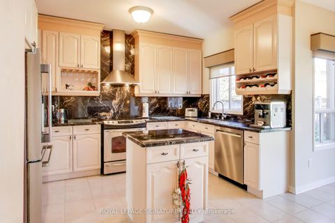 Photo 10 at 127 Mountcharles Crescent, Maple, Vaughan