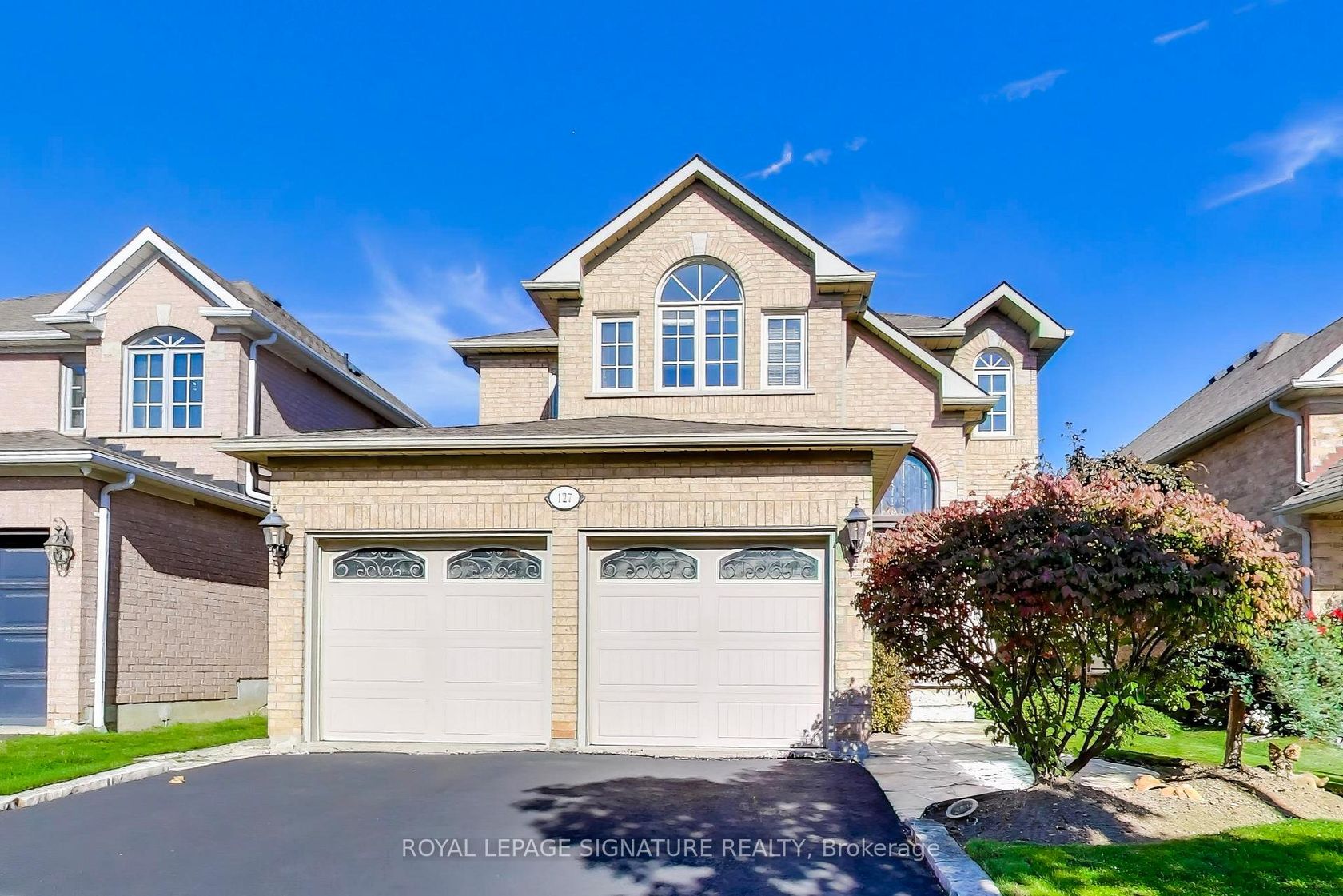 127 Mountcharles Crescent, Maple, Vaughan photo number 2