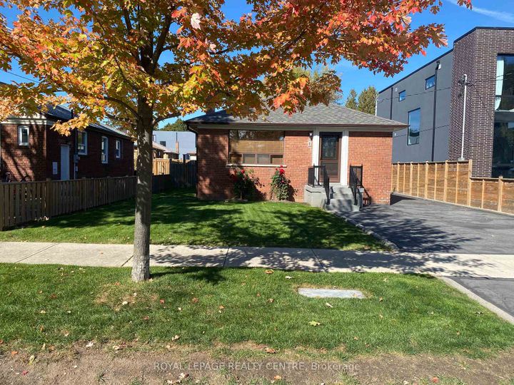 Photo 2 at 8 Davick Drive, Alderwood, Toronto