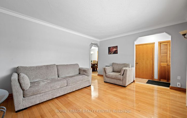 Photo 7 at 8 Davick Drive, Alderwood, Toronto